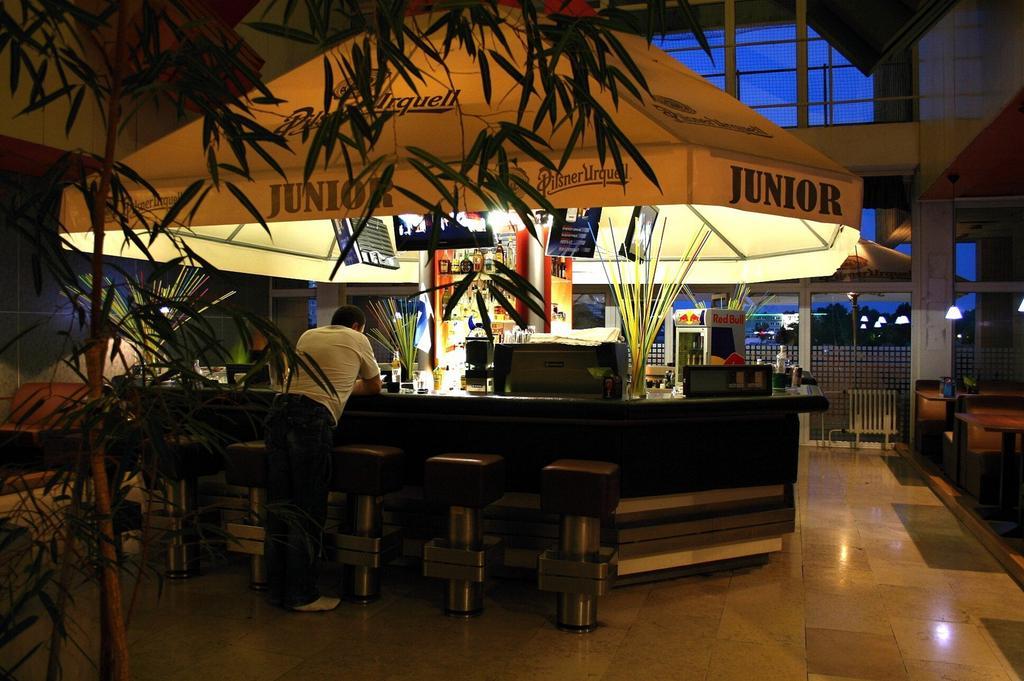 Garni Hotel Junior Bratislava Eksteriør billede
