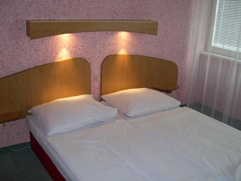 Garni Hotel Junior Bratislava Eksteriør billede