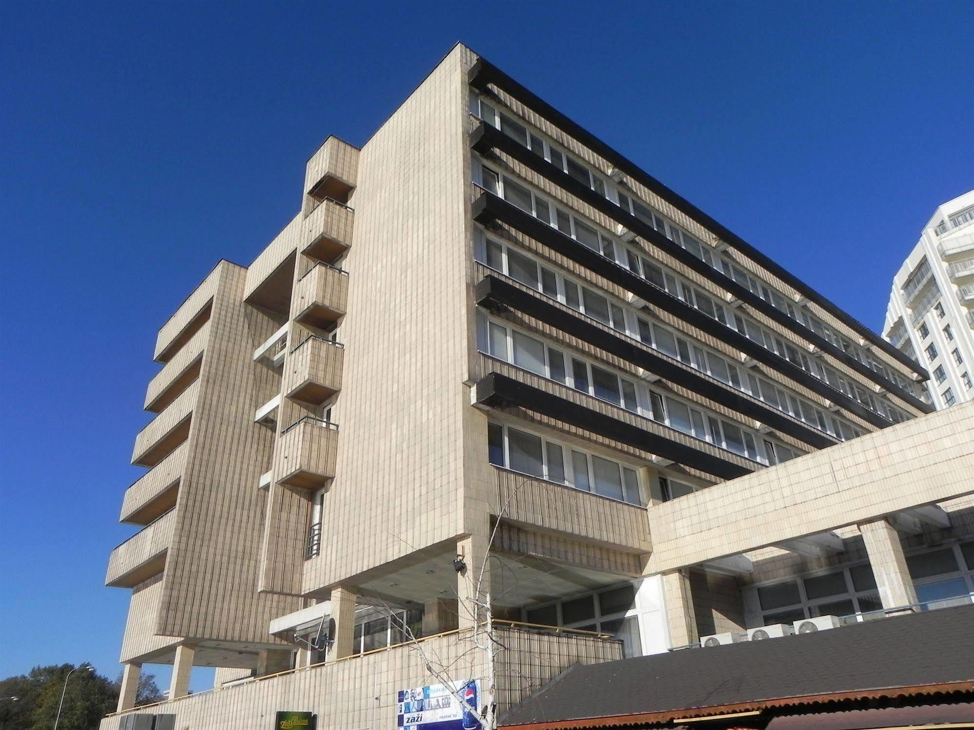 Garni Hotel Junior Bratislava Eksteriør billede