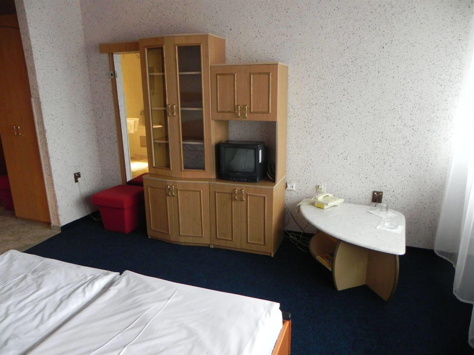 Garni Hotel Junior Bratislava Eksteriør billede