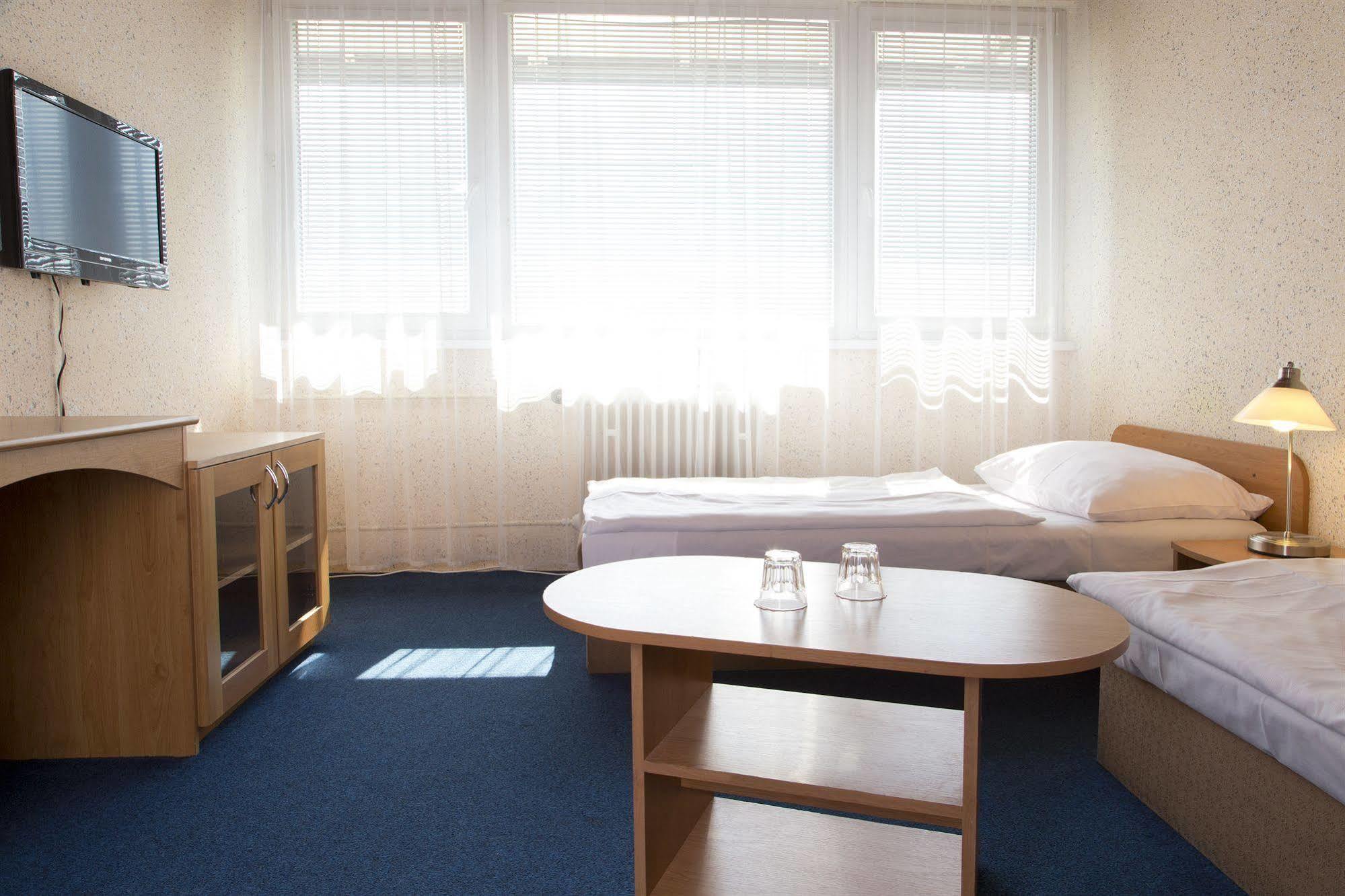 Garni Hotel Junior Bratislava Eksteriør billede