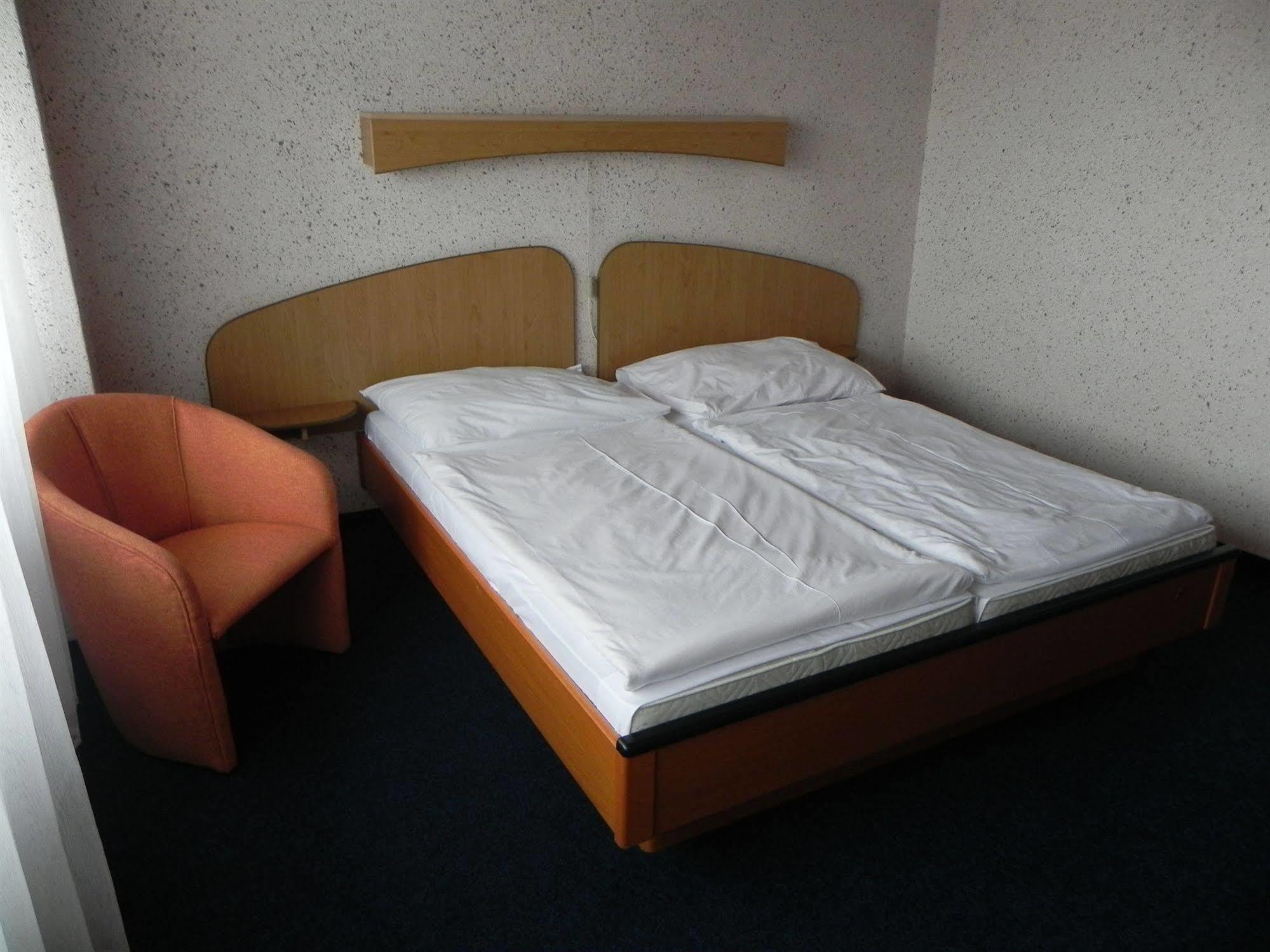 Garni Hotel Junior Bratislava Eksteriør billede