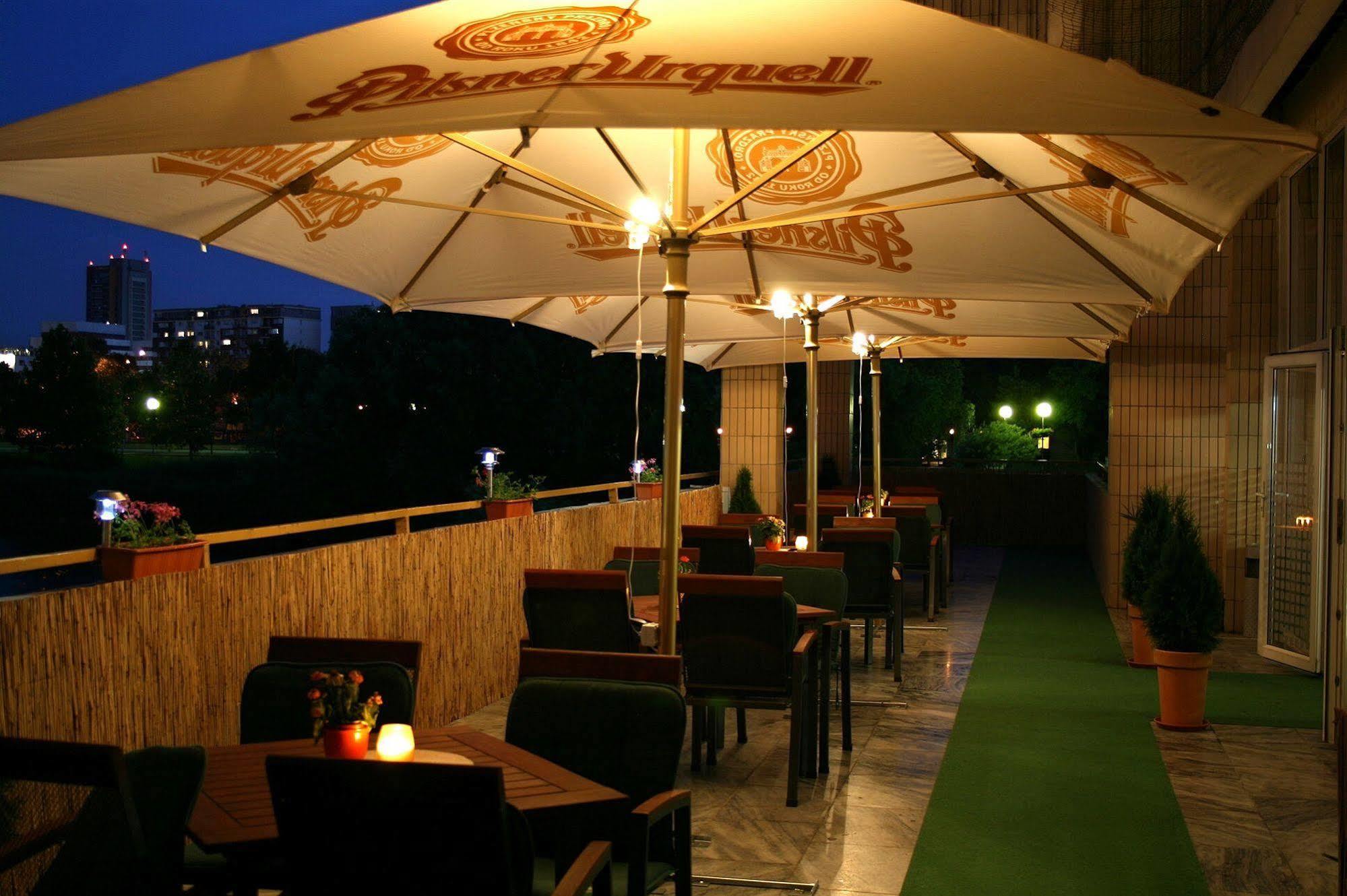 Garni Hotel Junior Bratislava Eksteriør billede