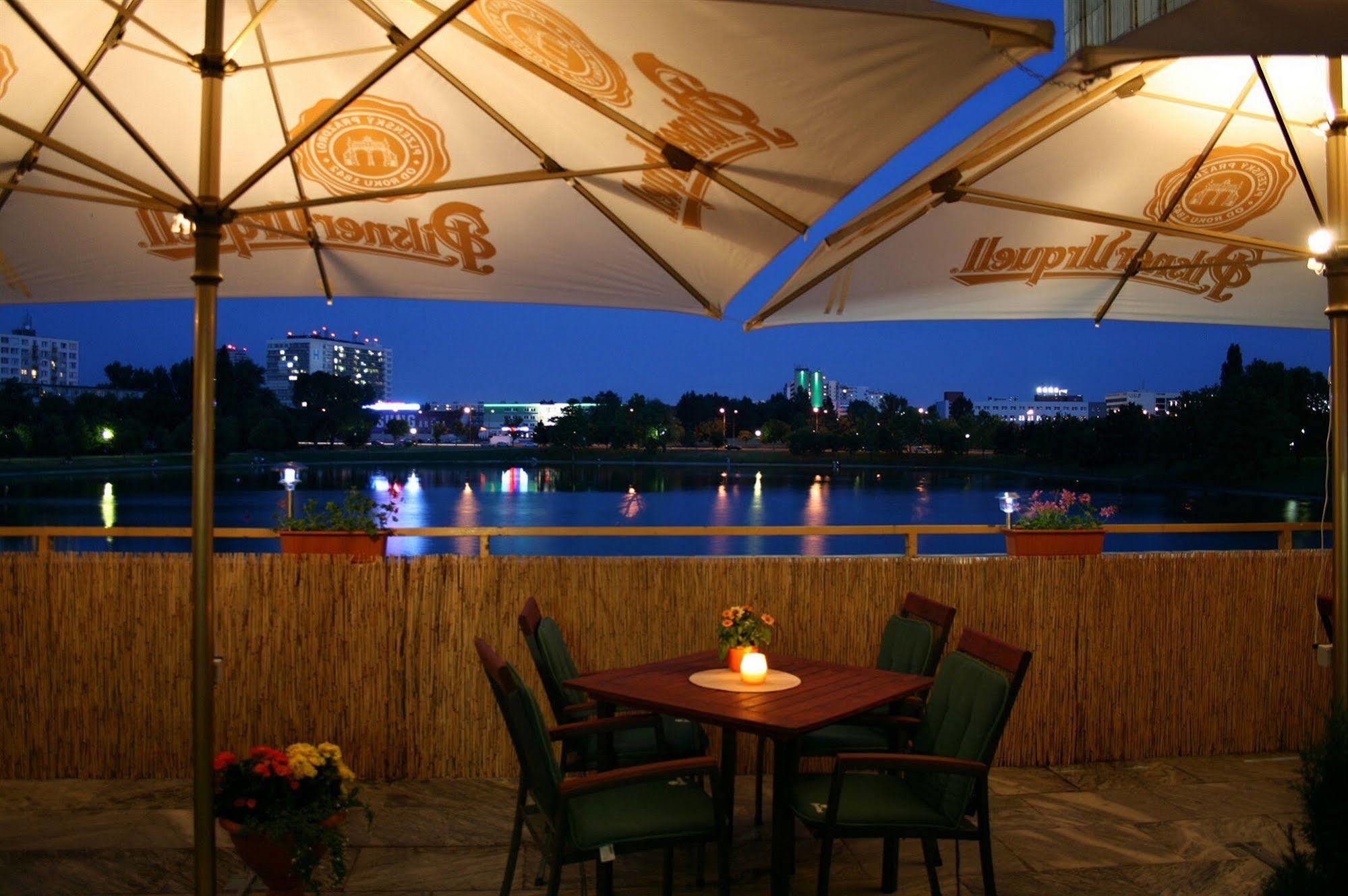 Garni Hotel Junior Bratislava Eksteriør billede