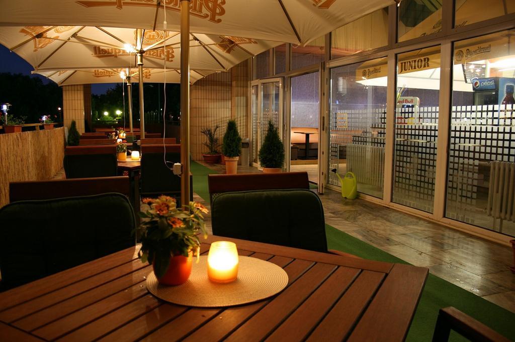 Garni Hotel Junior Bratislava Eksteriør billede